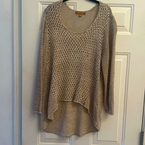 Loose knit sweater-asymmetrical style